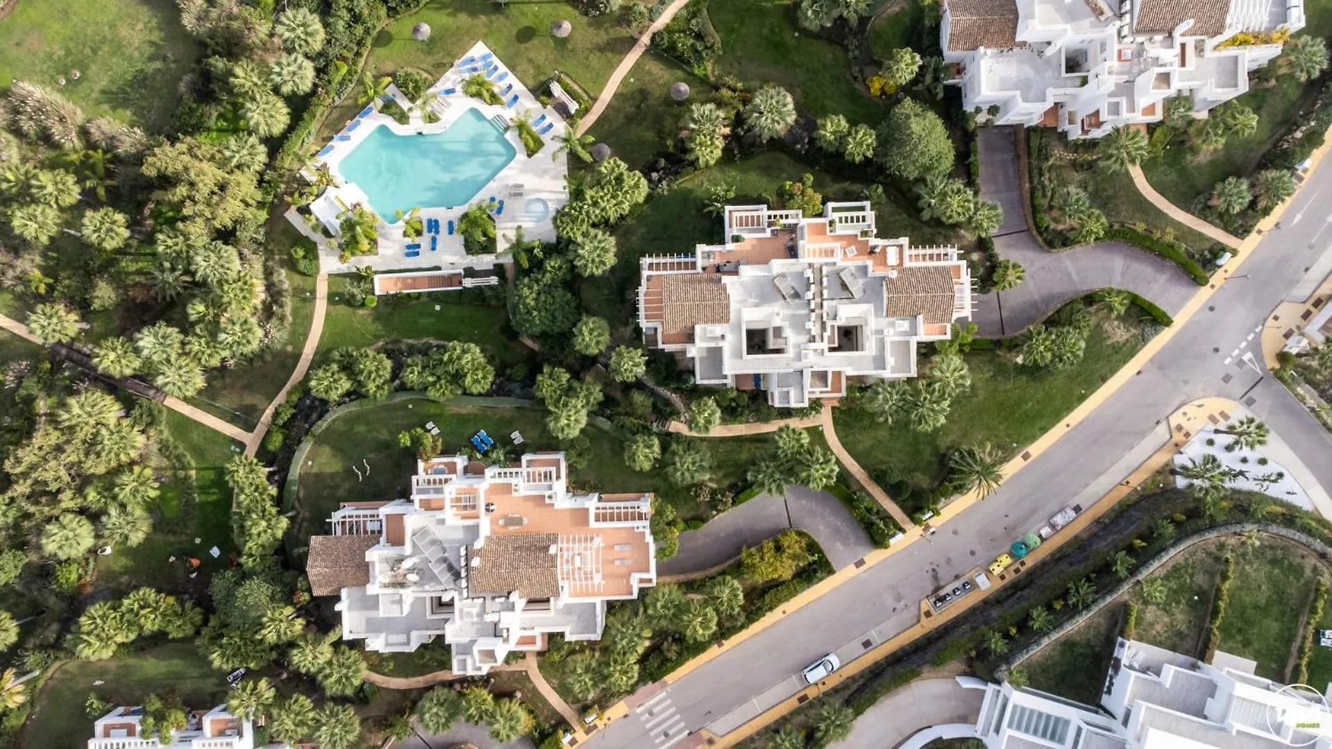 Vivi Homes - Casa Sereno Pool, Terrace & Garden Estepona Apartment