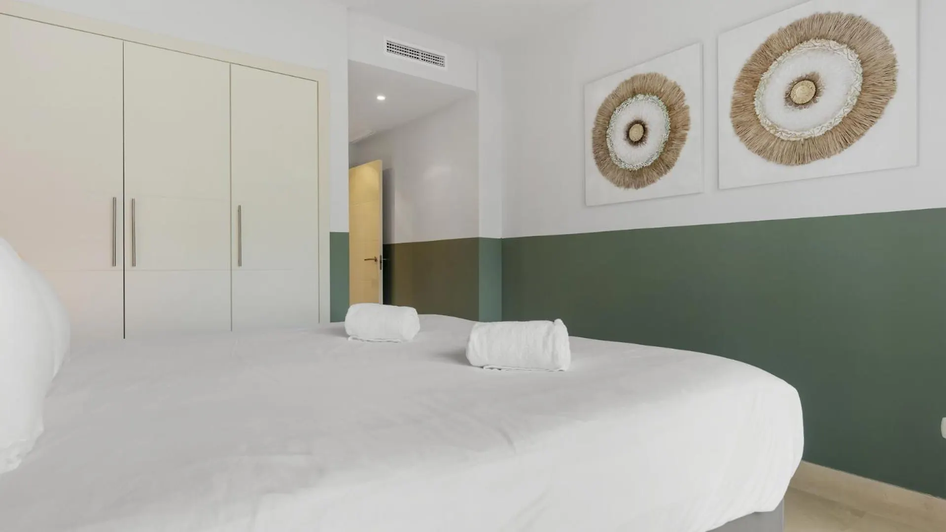 Vivi Homes - Casa Sereno Pool, Terrace & Garden Estepona Spain