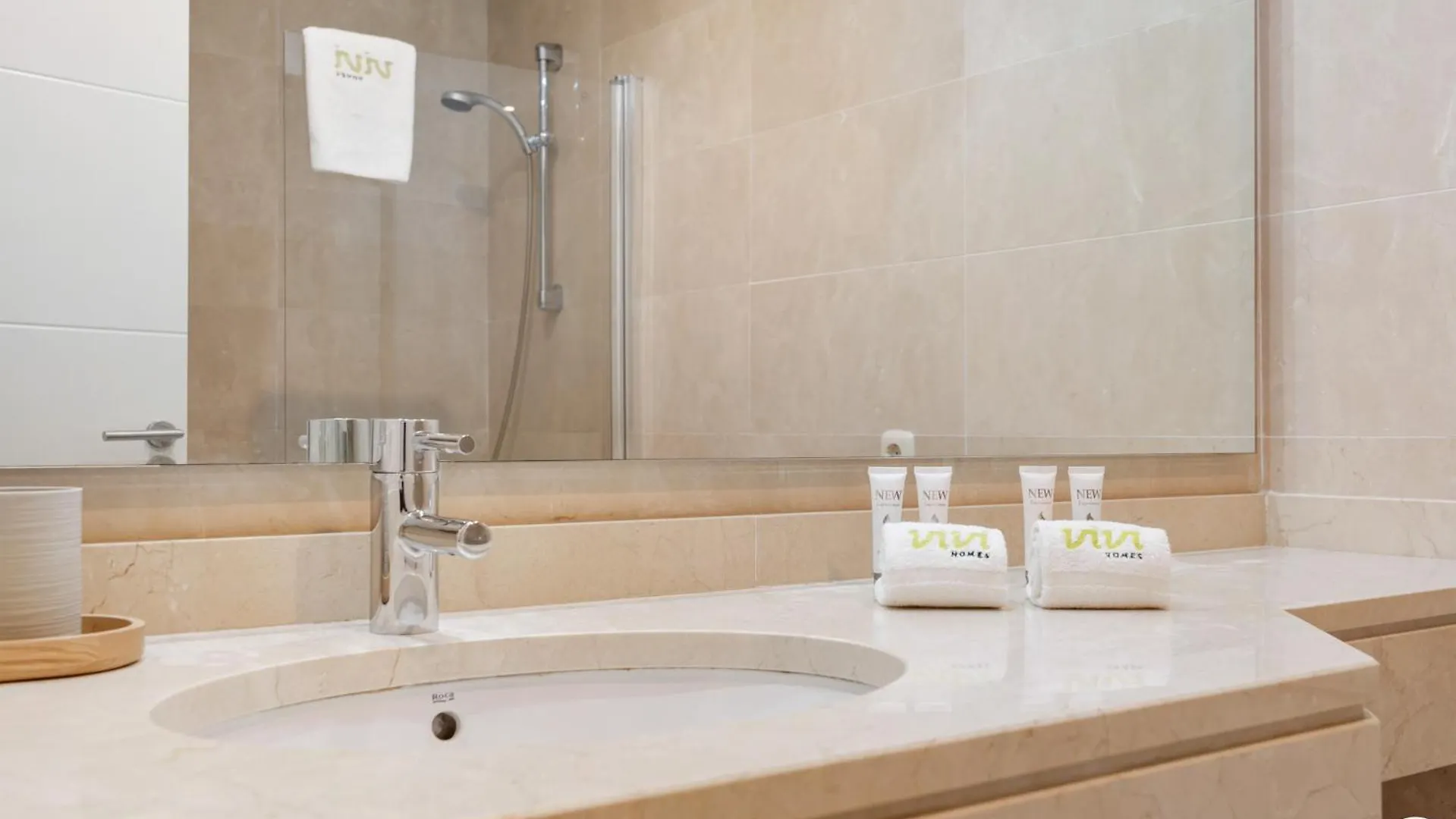 Vivi Homes - Casa Sereno Pool, Terrace & Garden Estepona Apartment