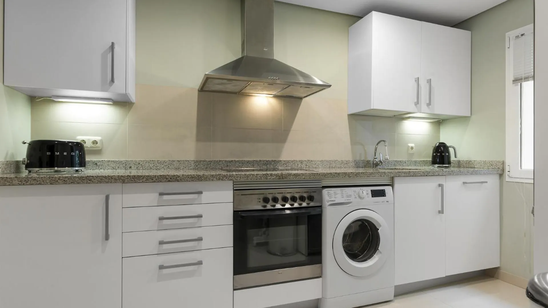 Vivi Homes - Casa Sereno Pool, Terrace & Garden Estepona Apartment