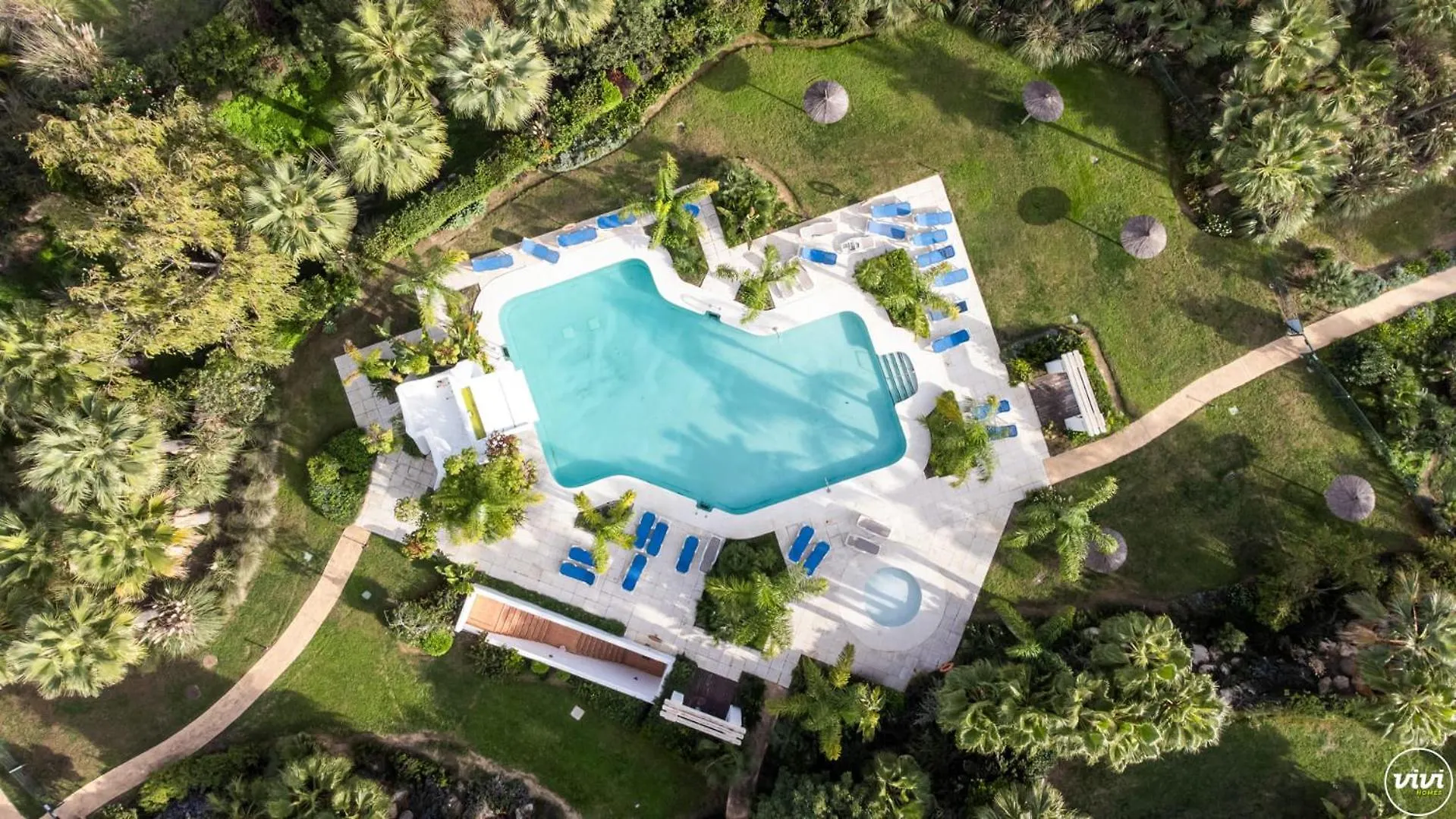 Vivi Homes - Casa Sereno Pool, Terrace & Garden Estepona Apartment