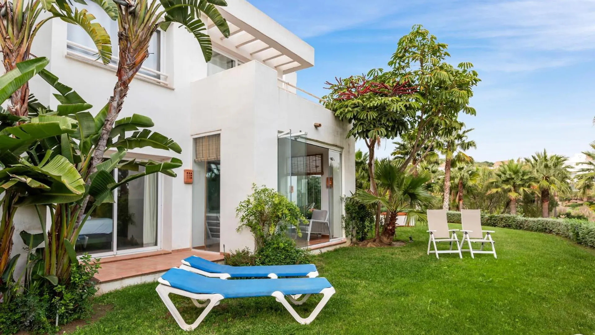 Vivi Homes - Casa Sereno Pool, Terrace & Garden Estepona